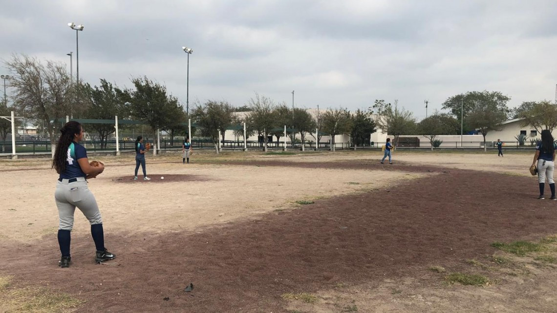 Bicampeonas regionales de sóftbol buscan triunfo nacional