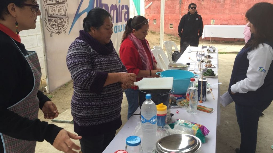 Capacitan a mujeres para reducir maltrato en el seno familiar