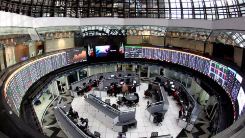 BMV cae 7% y suspende operaciones