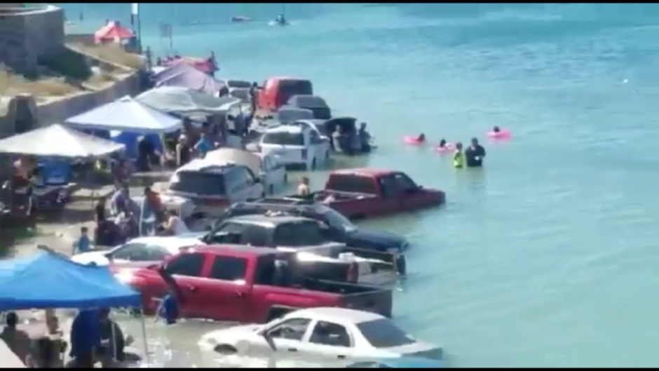 Sorprende ‘marea viva’ a turistas en Sonora