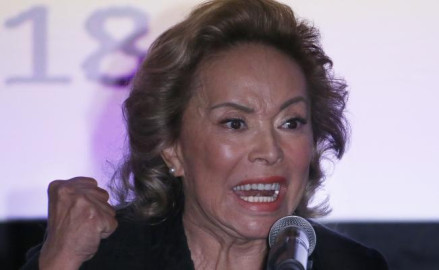 Peña niega persecución política contra Gordillo y AMLO descarta incluirla en nuevo gobierno