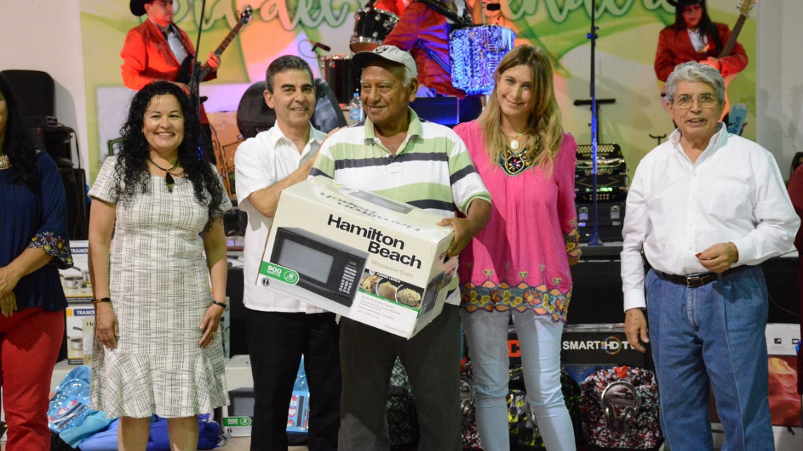 Felicita Maki a barrenderos en su día