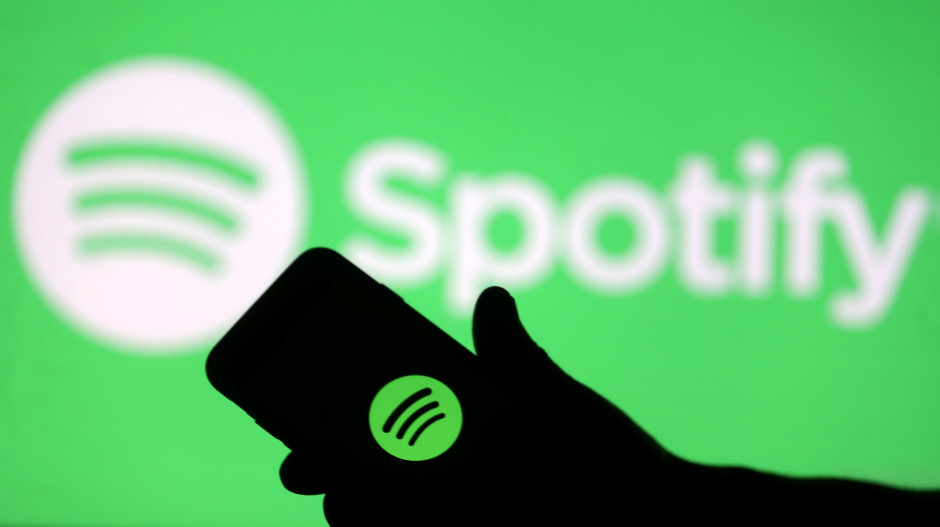 Caen acciones de Spotify tras polémica de desinformación de COVID-19