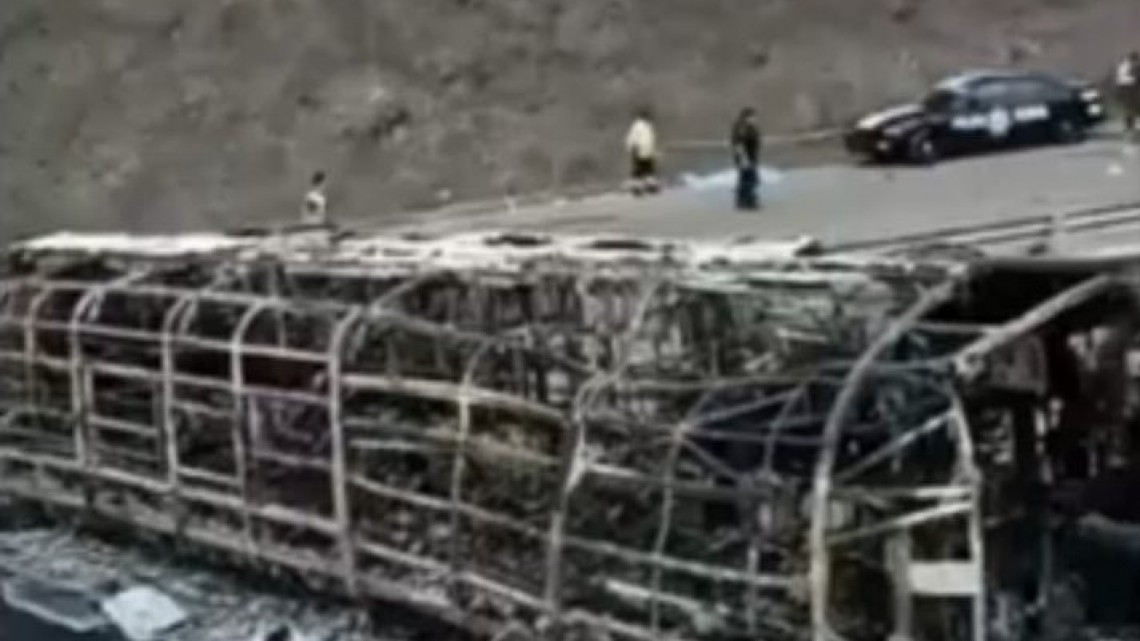 20 muertos tras impacto de autobús y tráiler