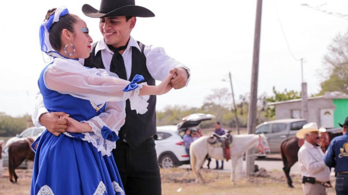 Alcaldesa asiste a Aniversario del el ejido Santa Juana