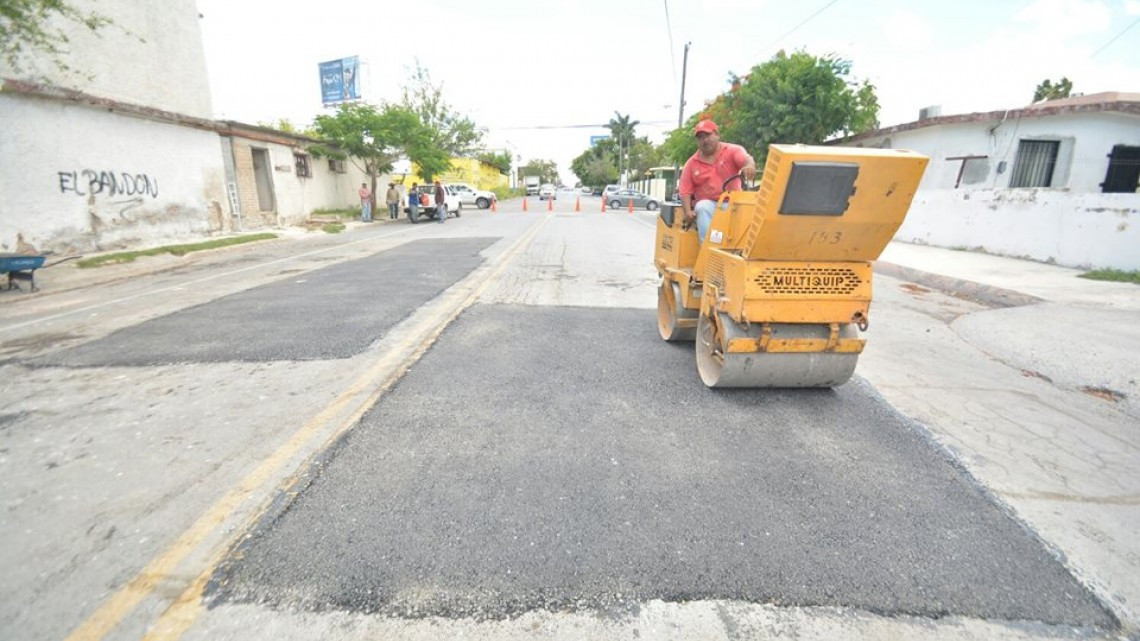 Servicios Primarios continúan reparación asfáltica en principales avenidas