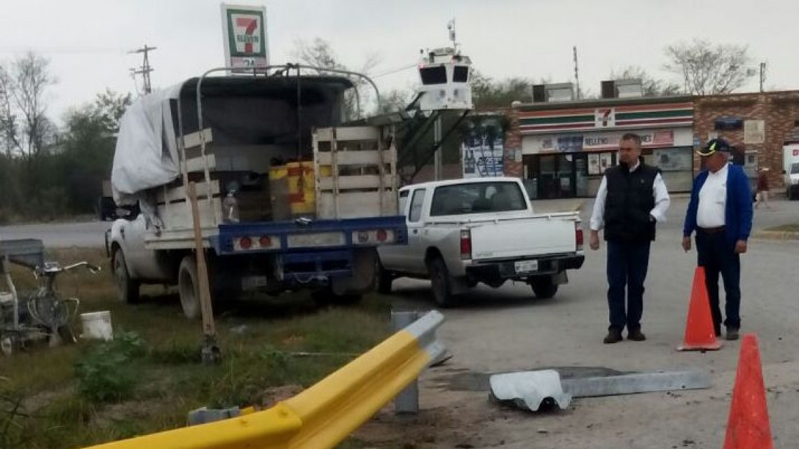 Instalan 18 tramos de defensas metálicas