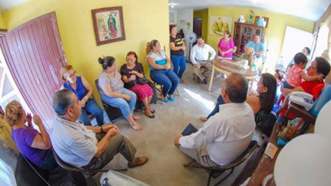 Alcalde se reúne a escuchar a vecinos