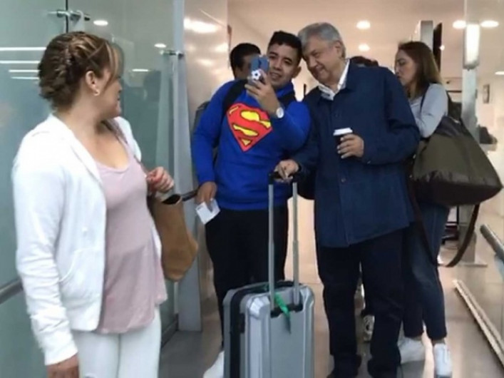 Inicia López Orador gira de agradecimiento en Tepic