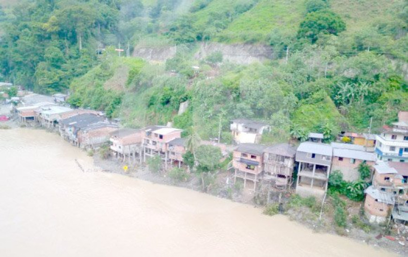 Evacuan poblaciones por posible colapso de hidroeléctrica en Colombia