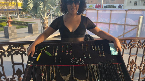 Artista guanajuatense promueve el arte en Plaza Principal