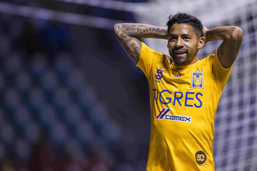 Javier Aquino explota contra Cruz Azul
