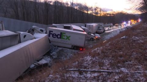 2 muertos y 44 heridos tras carambola en Pennsylvania