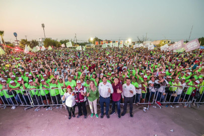 Arrollador Triunfo de Carlos Peña Ortiz en el Segundo Cierre de Campaña en la Colonia La Joya ante más de 8 ,500 Asistentes, acompañado por Maki Ortiz