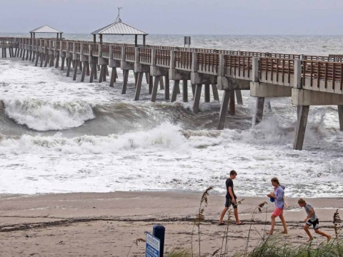 Modifican vuelos por Dorian