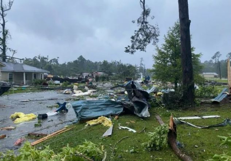 Deja "Claudette" afectaciones en su paso por EU