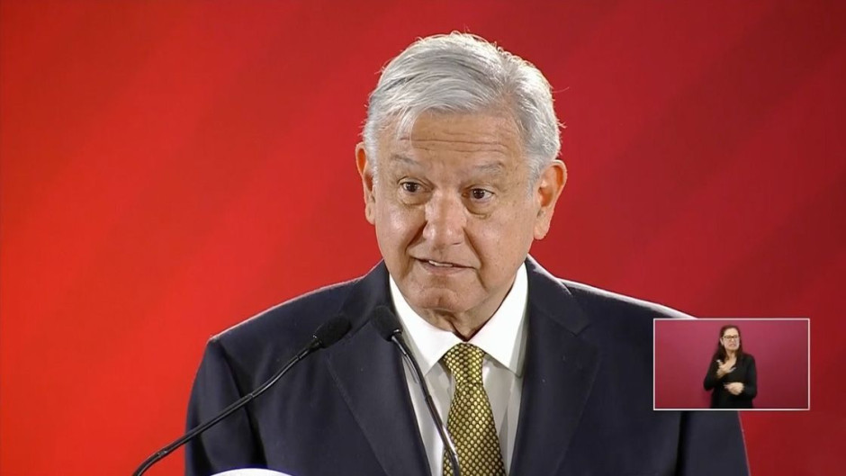 AMLO preocupado por el fútbol tras la fusión de empresas de medios