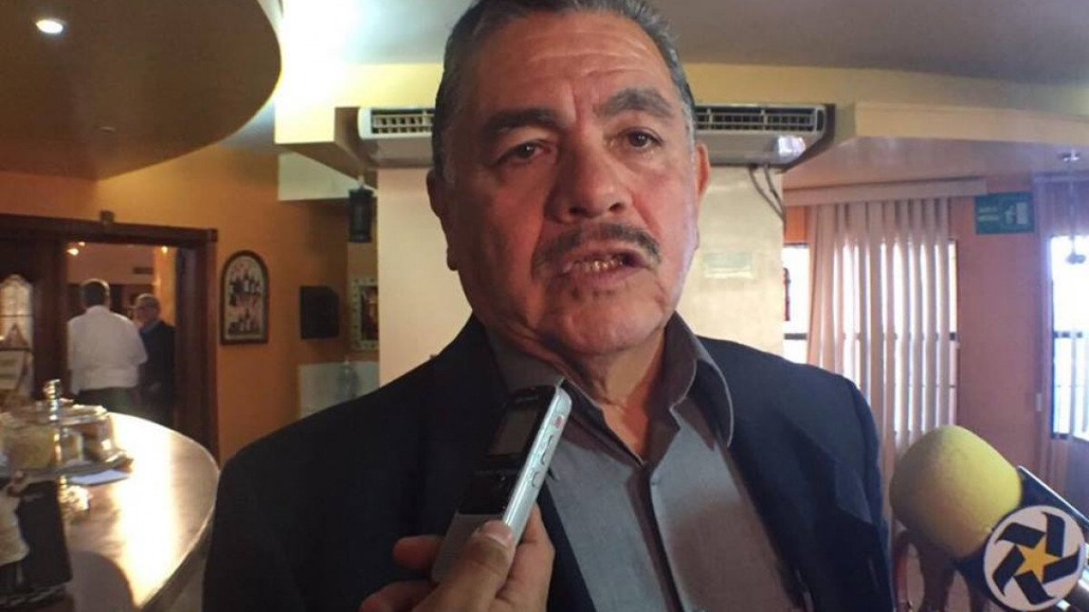 La Ucen exige  litros completos de gasolina