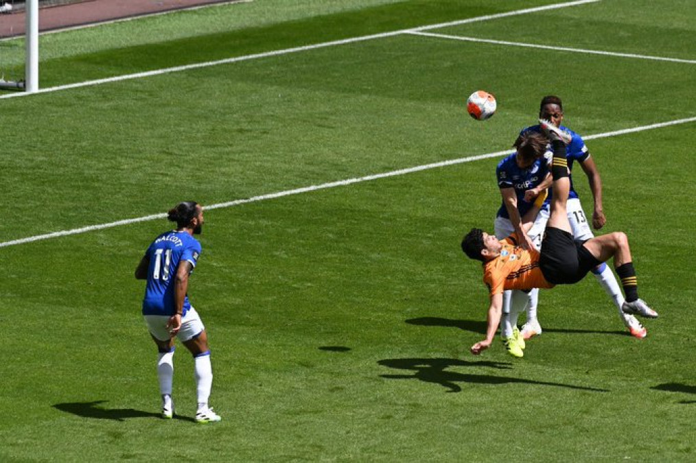 Wolves se impone ante el Everton, con anotación de Raúl Jiménez 