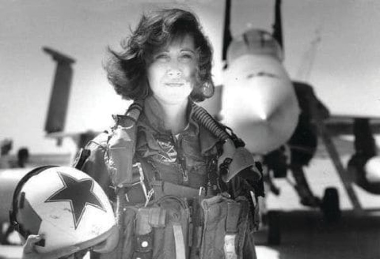 Tammie Jo Shults, la piloto que aterrizó de emergencia el avión de Southwest