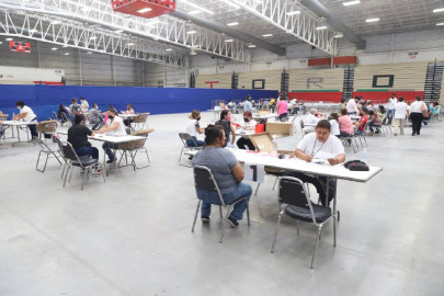 Facilita Gobierno Municipal módulo para firma de contrato bancario de becados 