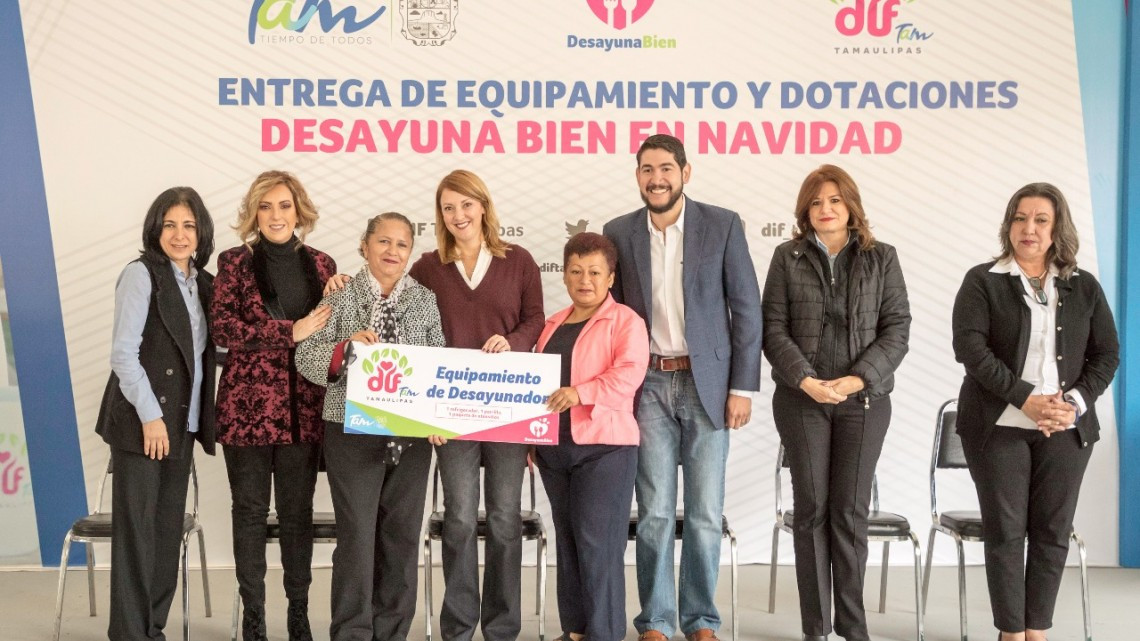 Entrega DIF dotaciones "Desayuna bien en navidad"