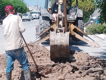 Reparó COMAPA fugas de agua potable en fraccionamiento San Valentín