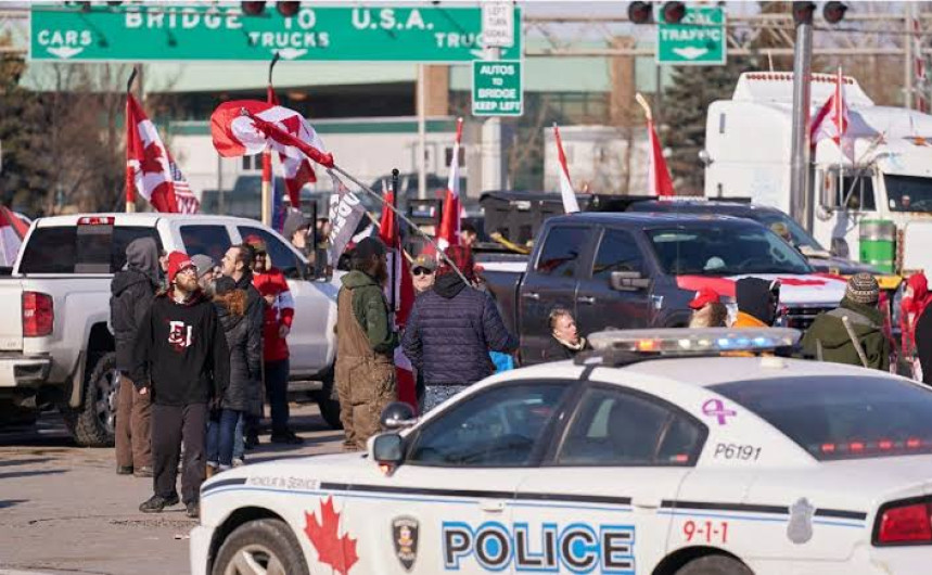 Manifestantes antivacunas obstaculizan tráfico del aeropuerto de Ottawa