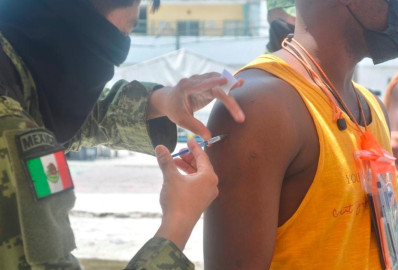Migrantes en Albergue Municipal reciben vacuna contra COVID-19