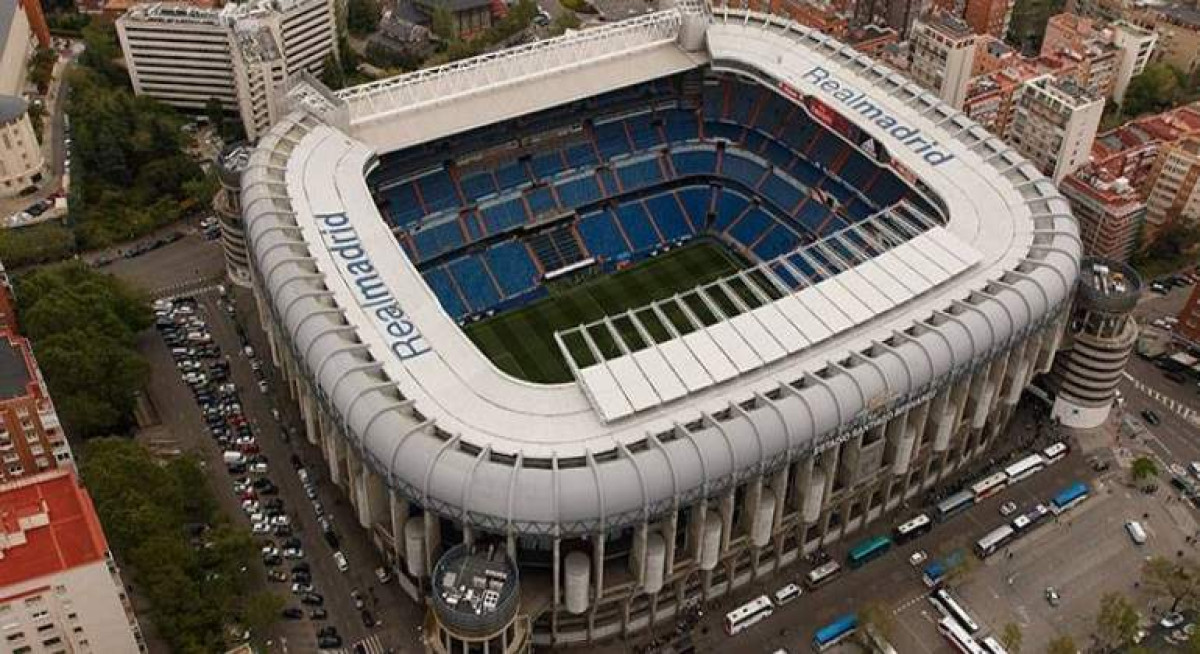 Santiago Bernabéu se convierte en almacenamiento de material sanitario
