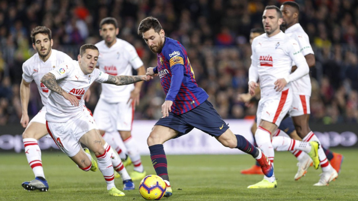 Futbol español permitirá cinco cambios por partido