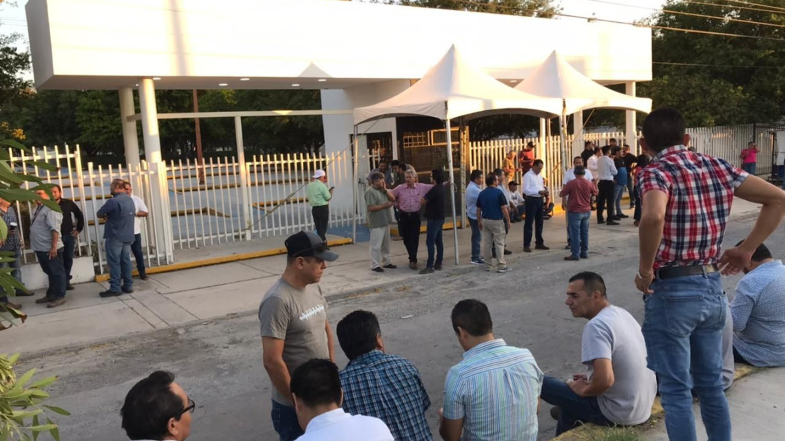 Toman maestros las oficinas de la SET