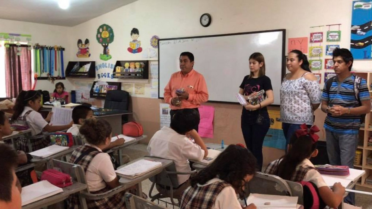 Alumnos de la UMAN realizan "Campaña de Mochilas 2017"