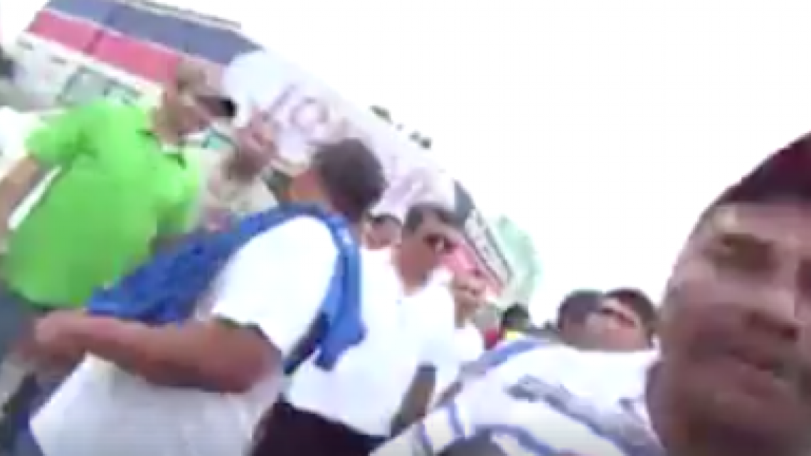 Taxistas agreden a periodista   