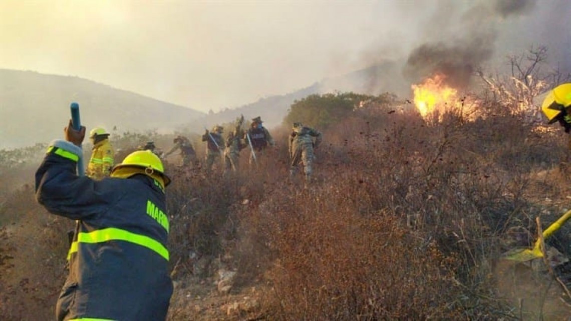 Continúan incendios en Baja California
