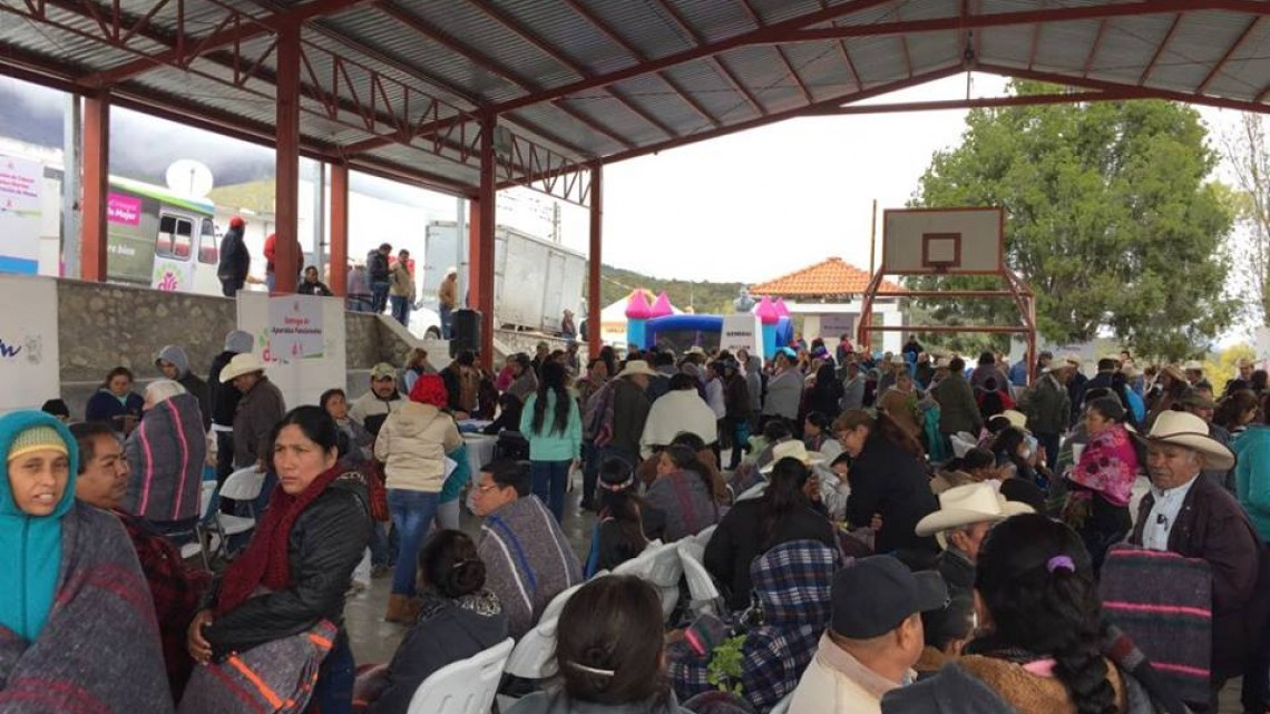 Entregan apoyo en el ejido Llano de Azuas y localidades cercanas