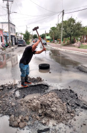 Beneficia COMAPA a vecinos de Jarachina Norte con reparación de fugas de agua potable