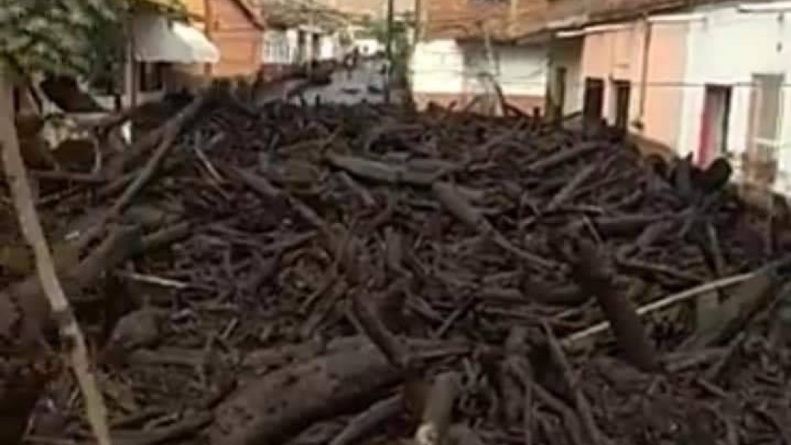 3 muertos tras desbordamiento de río en San Gabriel