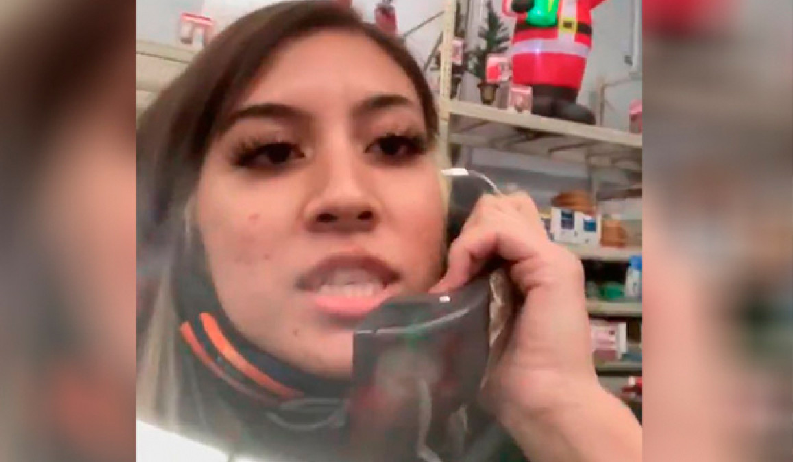 Mujer renuncia a su trabajo usando el megáfono de la tienda