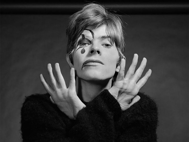 Revelan imágenes inéditas de David Bowie joven