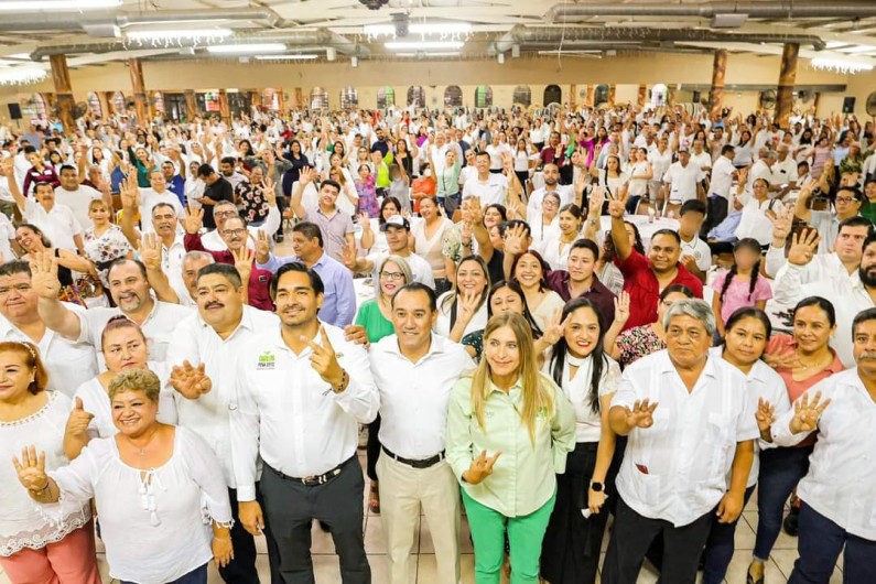 Como baluartes de la educación reconoce Maki Ortiz a más de Mil Maestros