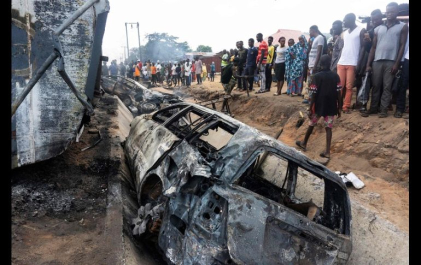 Al menos 23 muertos tras incendio de camión de gasolina en Nigeria
