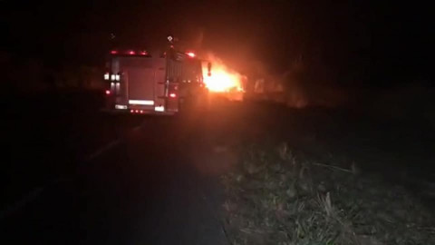 Chocan 2 tráilers en carretera Cd. Victoria-Monterrey