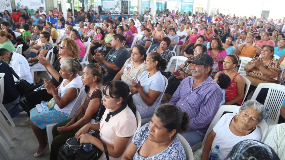 Ayuntamiento lleva apoyo a Hacienda Las Bugambilias
