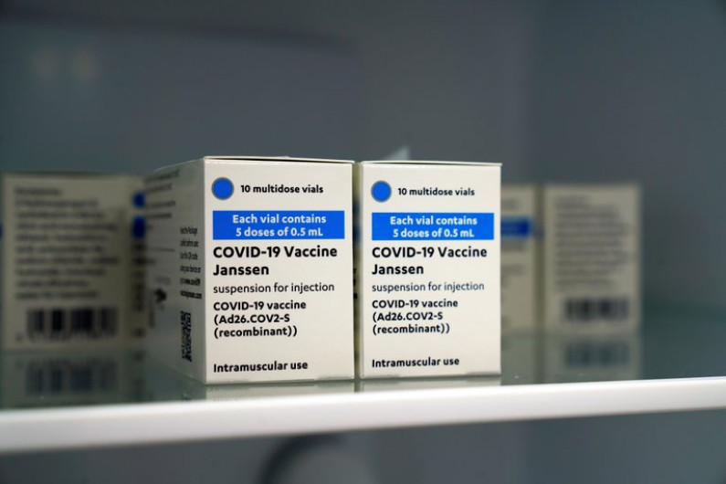 Estados Unidos reevalúa continuar con la aplicación de vacunas Johnson & Johnson