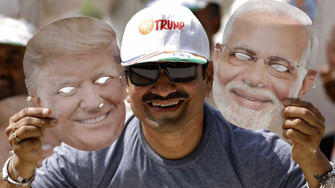 Ante 100 mil personas, Trump comienza visita oficial en India