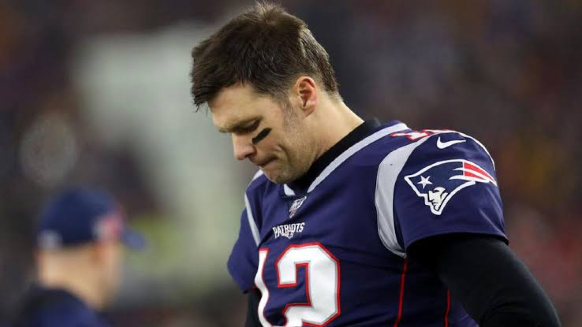 Tom Brady es sorprendido violando aislamiento