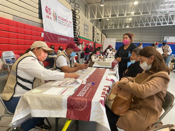 Entregan en Nuevo Laredo tarjetas de nueva afiliación a adultos mayores: Rodolfo González Valderrama 