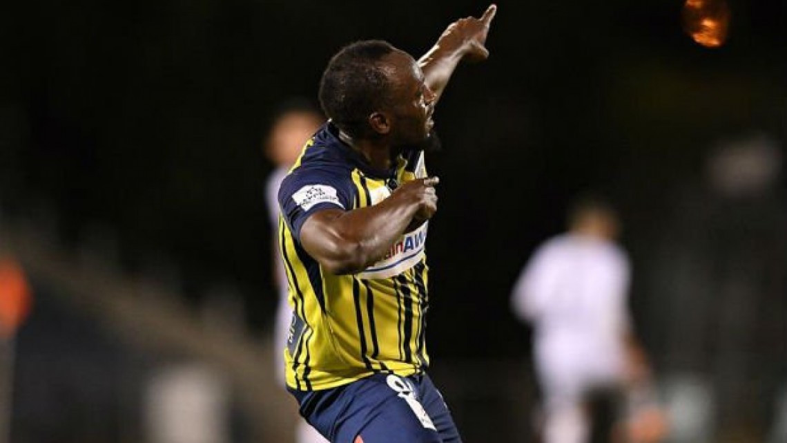 Usain Bolt se estrena como goleador con un doblete 