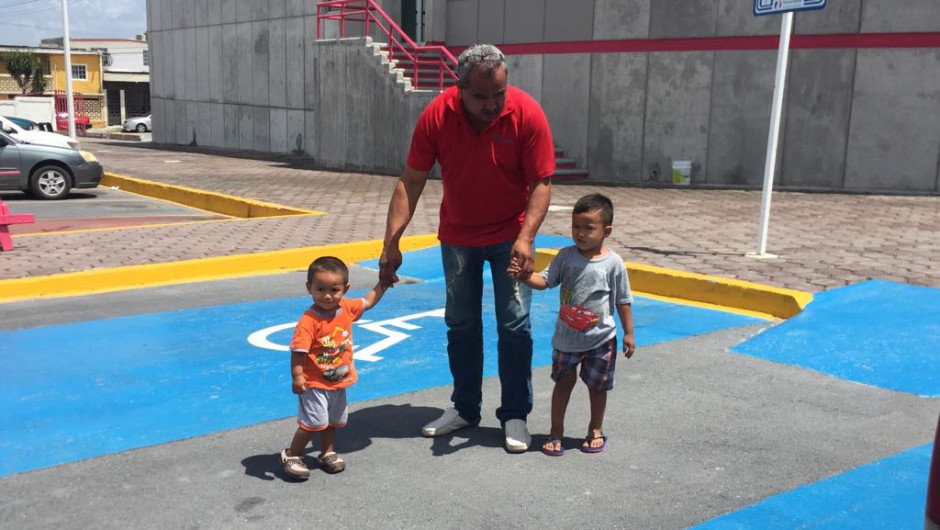 Promueven sanciones contra padres que manipulen a infantes